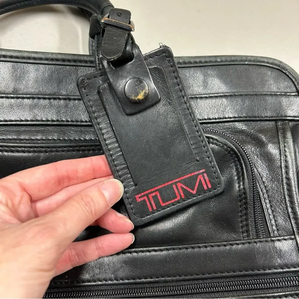 Tumi Black Leather Soft Briefcase Messenger Bag Zipper Closure Pockets